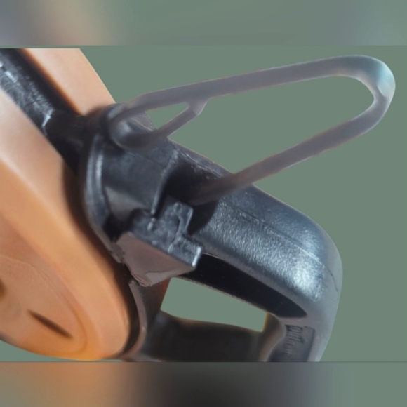 SOUTHWIRE STEEL FISH TAPE(FTS1/8-25) 1/8" 25' FLAT STEEL ELECTRICIAN FISH TAPE - Picture 4 of 6